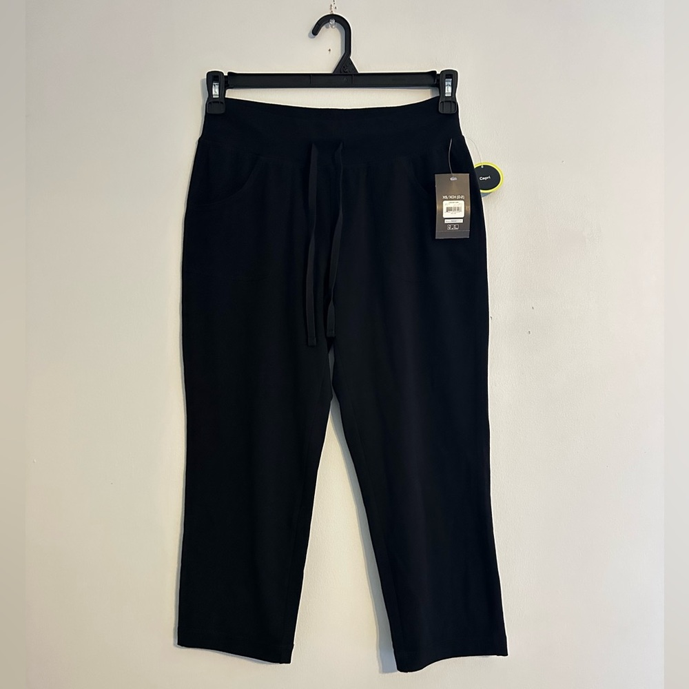 NWT Athletic Works Women’s Black Capri Pants Size XS